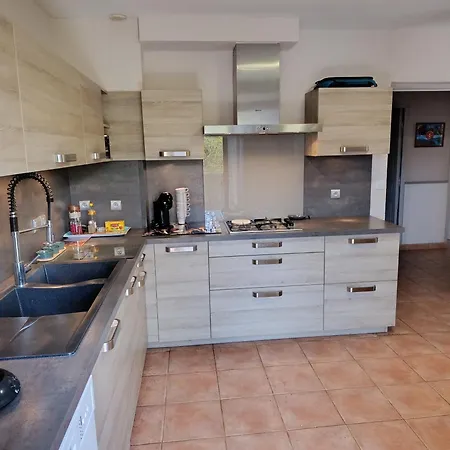 Agnes & J-pierre En Etage Evasion Option Holiday home